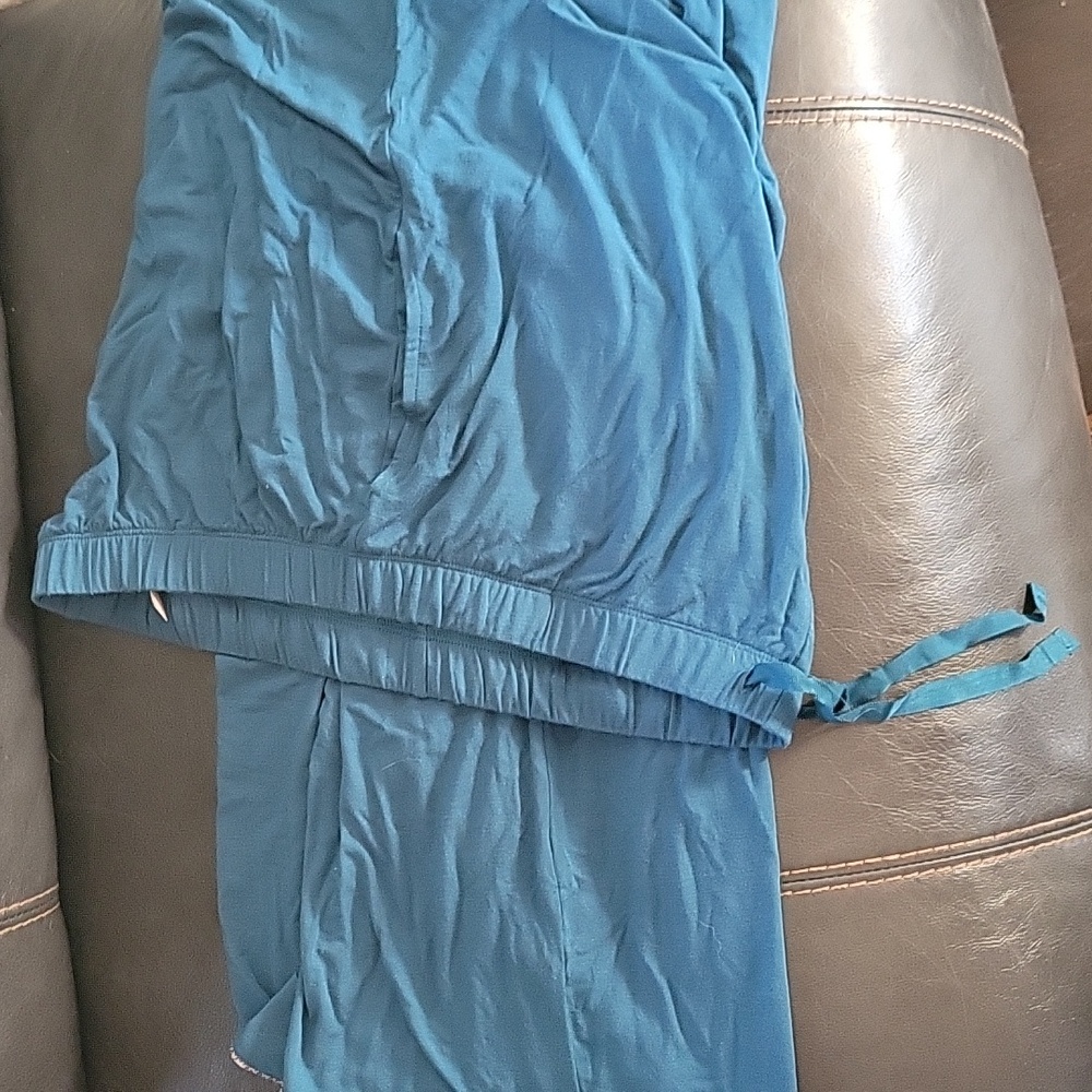 Victoria secret pajama set. Never worn